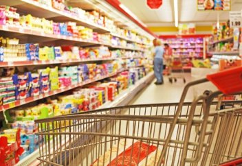 Ел жаңалықтары: 500 тоннаға жуық азық-түлікті дүкен сөрелерінен алып тастады