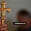 Священник погиб во время мессы — на него упал крест (ВИДЕО)
