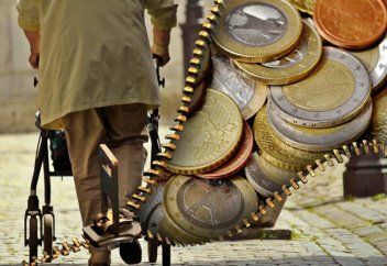 Қазақстанда зейнетақыны толықтай шешіп алуға шектеу қойылды