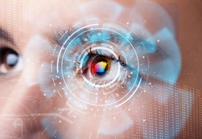 Google адамның көзіне компьютер кіріктіреді