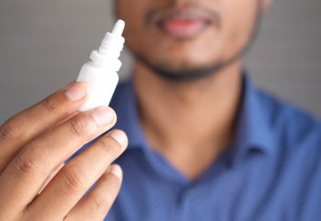 Почти 70 пациентов в США потеряли зрение из-за индийских глазных капель