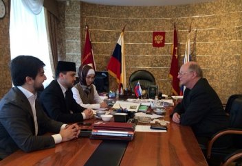 Духовенство отстояло платок для студенток-мусульманок медвуза