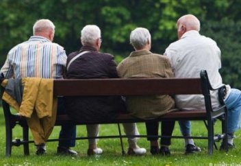 В Германии гарантировали пенсию в половину зарплаты