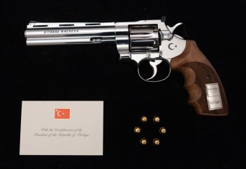 Пистолет Эрдогана оглушает мировых лидеров