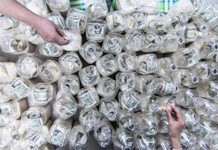 Шесть американцев отправили 1300 ПЭТ-бутылок в Северную Корею