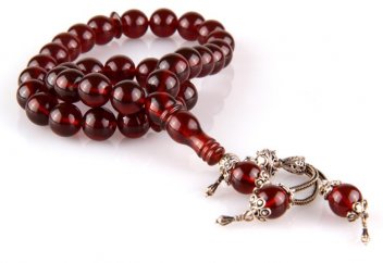 Намазда қандай да бір жазуды көріп оқып қойсам, намазым бұзыла ма?