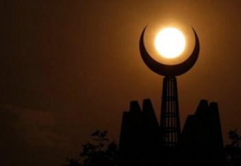 Рамазанда беттен сүйсе, ораза бұзыла ма?