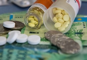 Қазақстанда қымбат дәрілерді алғызуға тырысқан дәрігерлер жауапқа тартылады