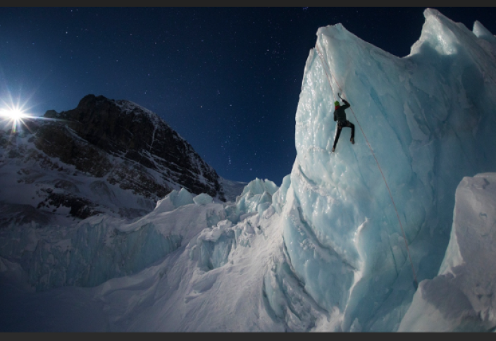 Альпинист увидел редкий природный феномен во время восхождения (ВИДЕО)