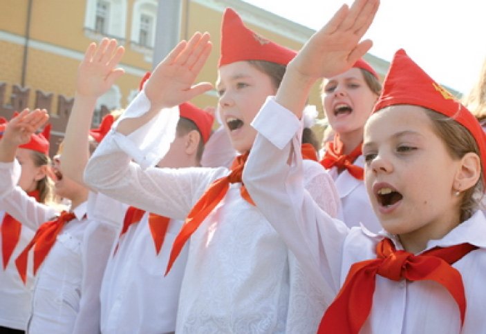 В школах России возродят пионерию