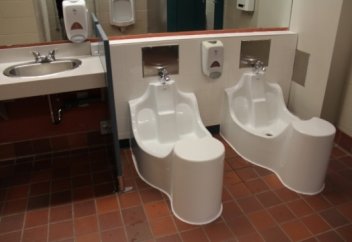 Университет Канады установил раковины для омовения