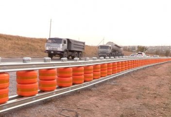 Елімізде көлік апатының алдын алатын роликтер орнатылуда (видео)