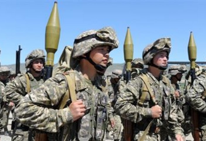 В казахстанской армии на 47 солдат приходится один генерал - СМИ