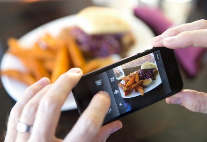 Тағамның калориясын оның фотосына қарап анықтауға мүмкіндік беретін смартфон жасалады