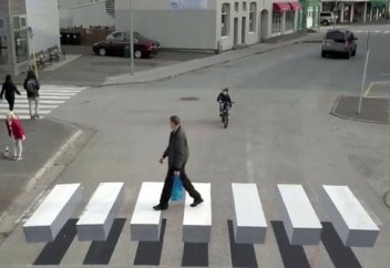 Ауада "қалқитын" жүргіншілер жолағы пайда болды (видео)