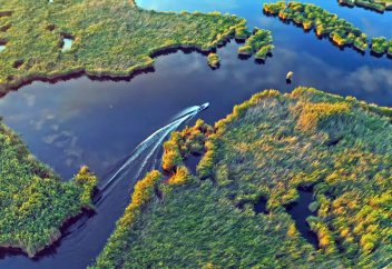 Казахстанский блогер Елена Кукеле показала красоту Балхаша (видео)