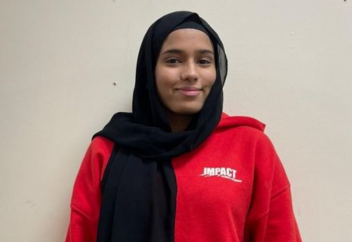 Первый тренер по рукопашному бою в хиджабе учит девушек драться