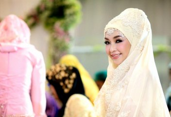 Парламент ақпанның 1-і күнін Хиджаб күні ретінде ресми мойындады