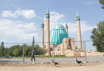 «Мәшһүр Жүсіп» орталық мешіті саябағына тауыс құстары жіберілді (фото)