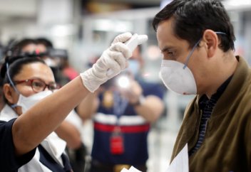 Коронавирус может вызвать бесплодие у мужчин. Ученые расшифровали геном коронавируса, выявленного у жителя Бразилии, и нашли в нем отличия от оригинального штамма