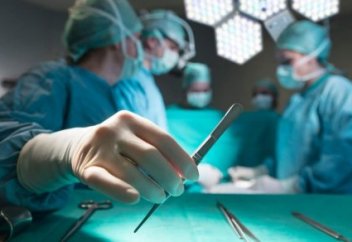 Казахстанцу пересадили печень от двух братьев-доноров