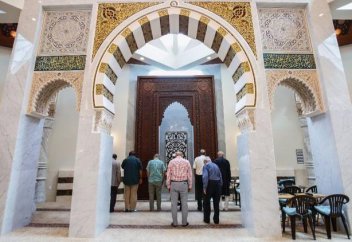 Мұсылман емес елде мәрмәрдан соғылған еңселі мешіт ашылды (фото)