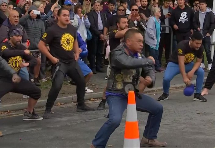 Түземдіктер (аборигендер) Жаңа Зеландиядағы терактіден қаза тапқан мұсылмандарды би билеп, еске алды (видео)