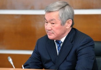 Бердібек Сапарбаев тілдер туралы заңды қатаң сақтауды талап етті