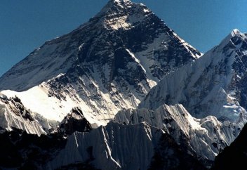 Непалдағы зілзаладан Эверест аласара түсті