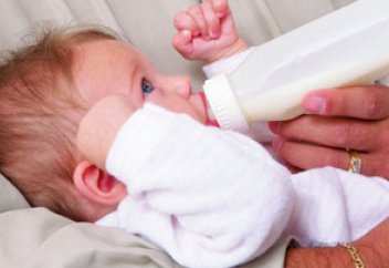 Ана сүті баланың мінез-құлқына әсер етеді