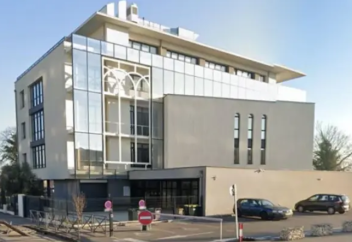 Франция закрыла мусульманский детский центр, связанный с мечетью