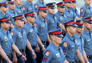 Мұсылман емес полицейлер бір күнге мешітке "қамалады"...