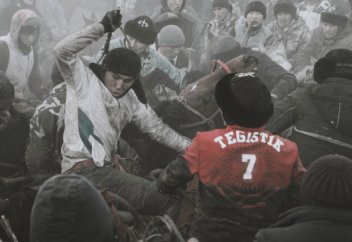 Национальные виды спорта утвердили в Казахстане. Жаркая схватка 300 всадников. Зрелищные фото с кокпара