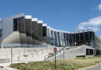 Австралия ұлттық университеті өзін қытайлық студенттерден тазартып жатыр