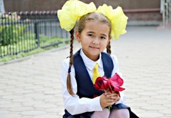 Ұстаздарға гүл сыйлау: қуаныш па, ысырап па? (фотоайыптау)