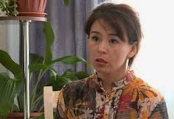 Бес баланы асырап алған мемлекеттік қызметші (видео)