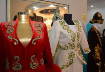 Ақтаулық дизайнердің қазақы киімдері шетелде де сұранысқа ие (видео)