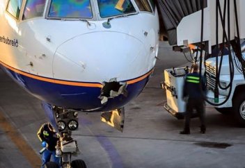 Шартарап: Найзағай ұшақтың тұмсығын тесіп жіберді