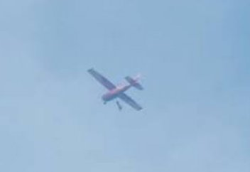 Ұшаққа жармасқан парашютші 30 минут бойы аспанда ілініп тұрды (ВИДЕО)