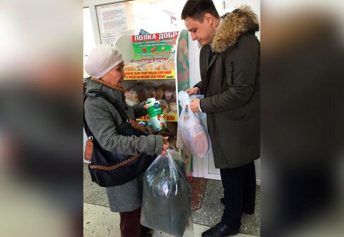 В магазине Кызылорды появились полки с бесплатными продуктами для нуждающихся