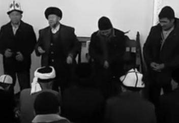 В КЫРГЫЗСКОМ СЕЛЕ АКСАКАЛЫ ВВЕЛИ ШТРАФ ЗА ХАРАМ