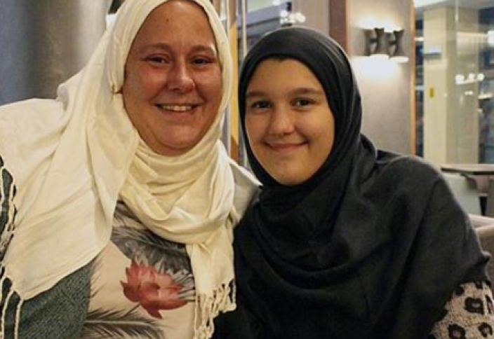 11-летняя христианка пришла в школу в черном хиджабе – почему?