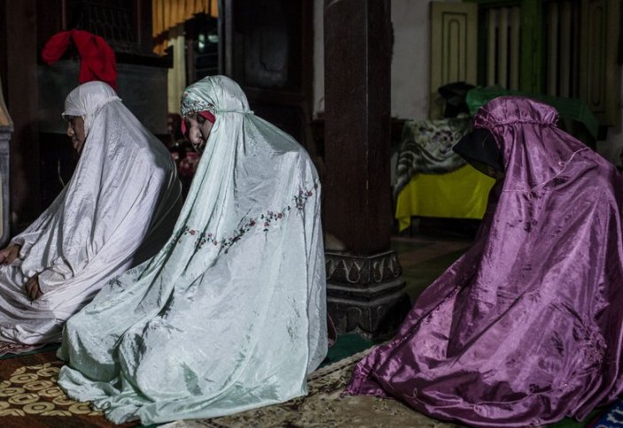 Трансвеститтер Рамазан айын қалай өткізгенін айтып берді (фото)