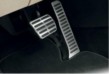 Для путающих газ и тормоз придумали новую систему