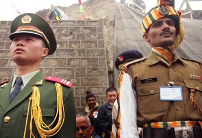 Китай и Индия на пороге военного конфликта? (фото+видео)