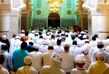 Конфликт между Сенегалом и Марокко притягивает суфийский порядок Тиджанийя: кто они?