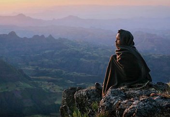 Если Всевышний знает заранее какой путь выберут люди, зачем нужно было сотворять нас?