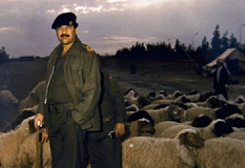 15 лет назад казнили Саддама Хусейна. Почему теперь иракцы все чаще вспоминают своего диктатора с теплотой?