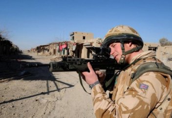 Талибы потребовали судить принца Гарри за убийство 25 афганцев