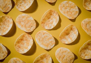 Компания из ОАЭ запустит производство чипсов и снеков в Казахстане